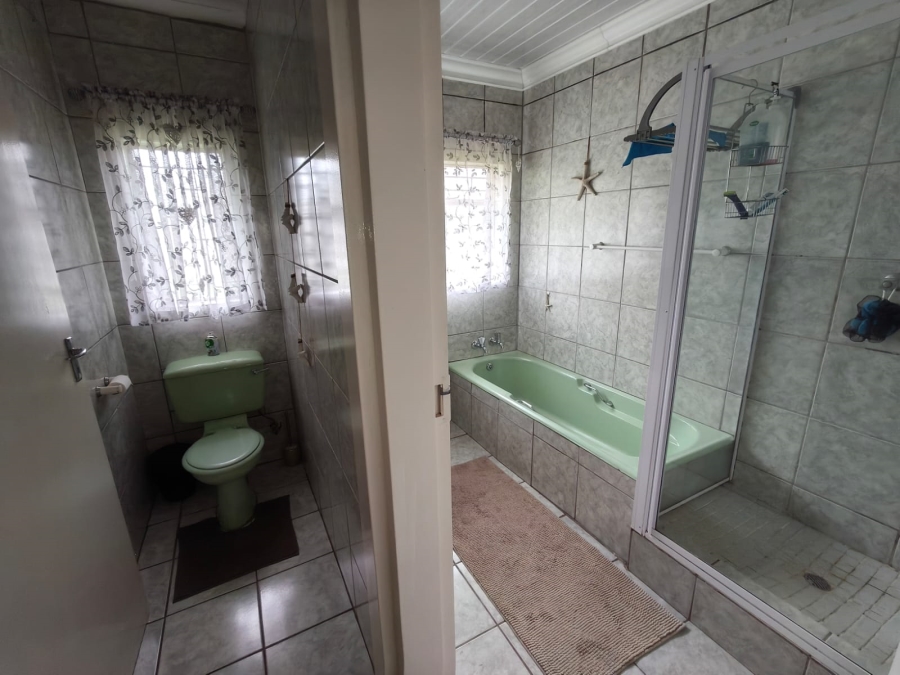 3 Bedroom Property for Sale in Safari Gardens North West